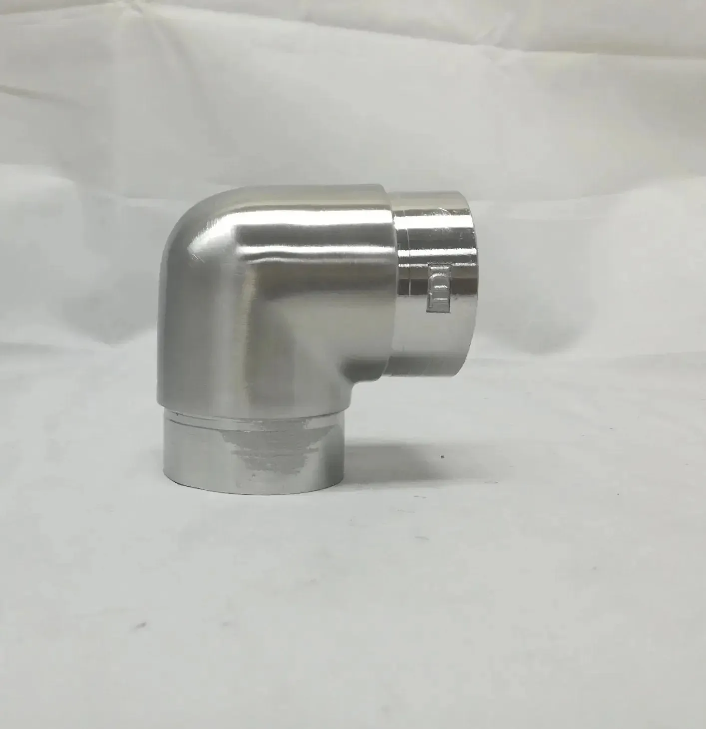 Flush Elbow for 1-1/2" Diameter Tubing