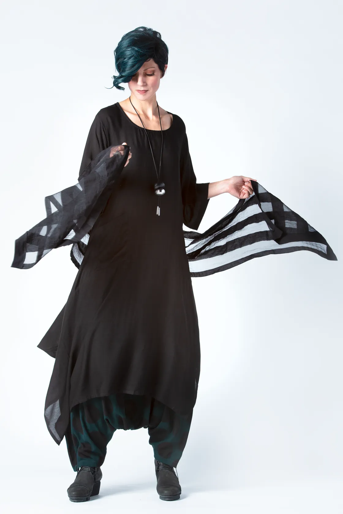 Jade Dress in Black Delphi